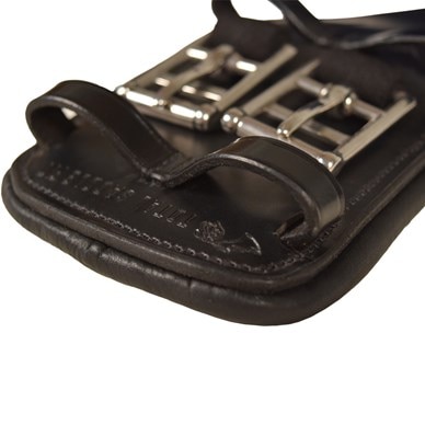 Selle De Dressage En Cuir Noir Isolée Sur Fond Blanc Image stock Selle De Dressage En Cuir Noir Isolée Sur Fond Blanc Image stock
